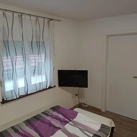 Apartment Mit 2 Schlafzimmer In *