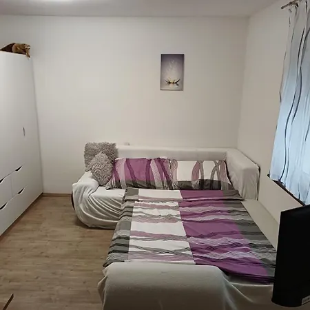 Apartment Mit 2 Schlafzimmer In *